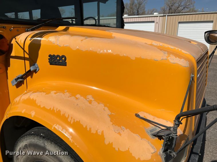 image for item IG9435 1999 International 3800  school bus