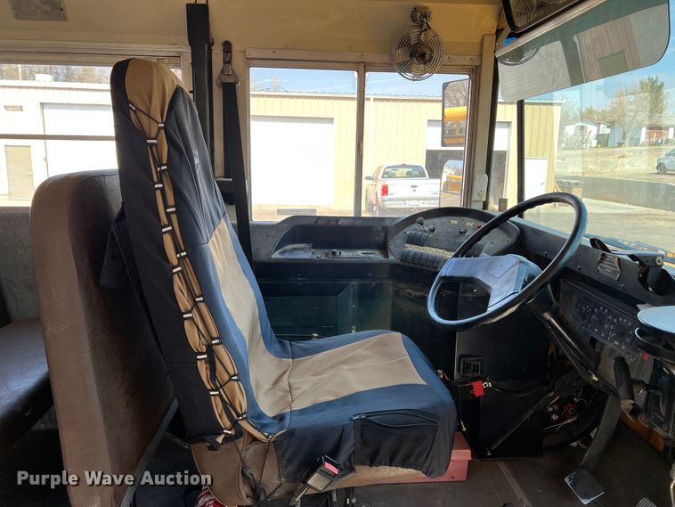 image for item IG9435 1999 International 3800  school bus