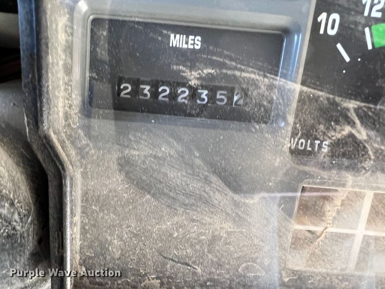 image for item IG9435 1999 International 3800  school bus