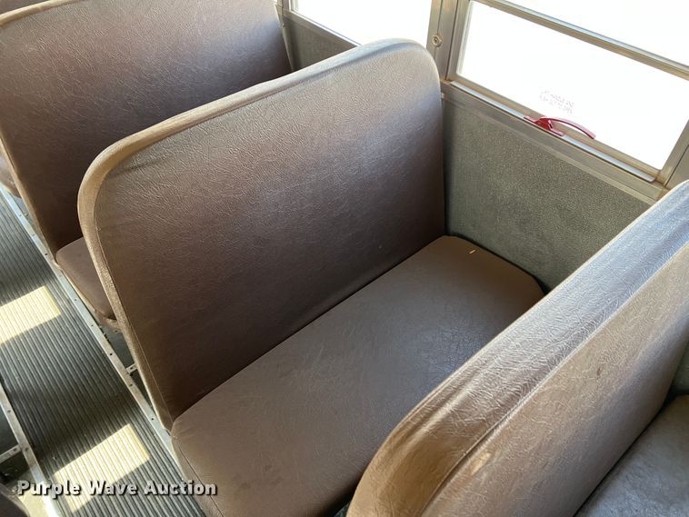 image for item IG9435 1999 International 3800  school bus