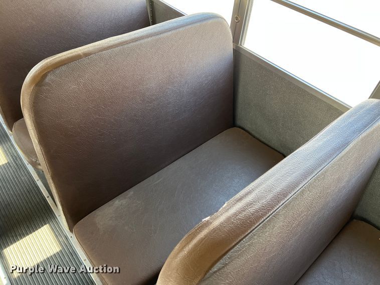 image for item IG9435 1999 International 3800  school bus