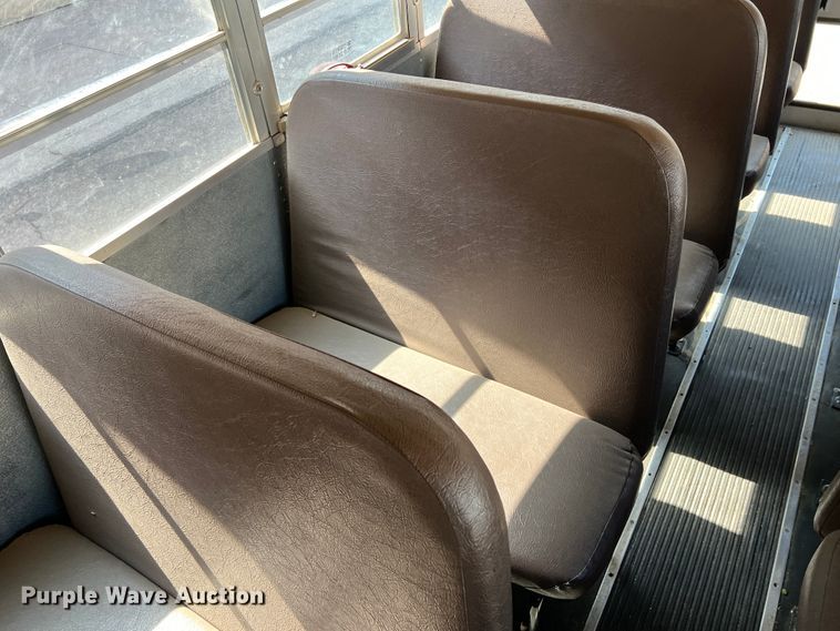 image for item IG9435 1999 International 3800  school bus