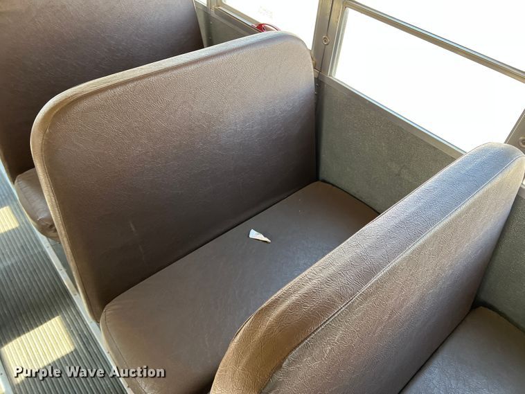 image for item IG9435 1999 International 3800  school bus