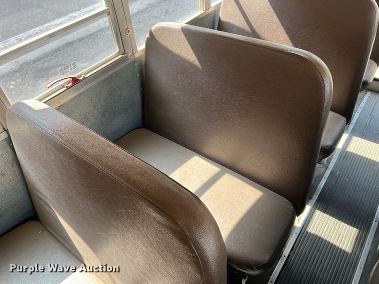 image for item IG9435 1999 International 3800  school bus