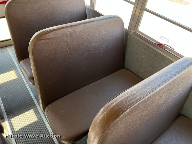 image for item IG9435 1999 International 3800  school bus