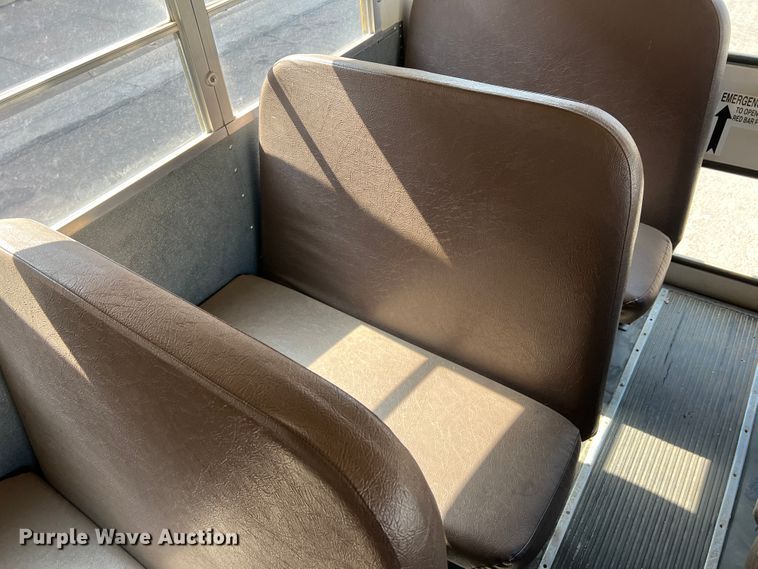 image for item IG9435 1999 International 3800  school bus