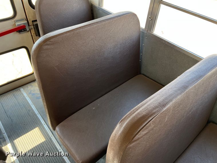 image for item IG9435 1999 International 3800  school bus