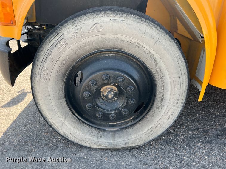 image for item IG9435 1999 International 3800  school bus