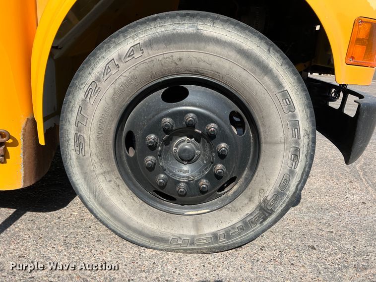 image for item IG9435 1999 International 3800  school bus