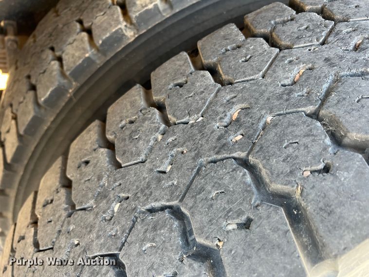 image for item IG9435 1999 International 3800  school bus