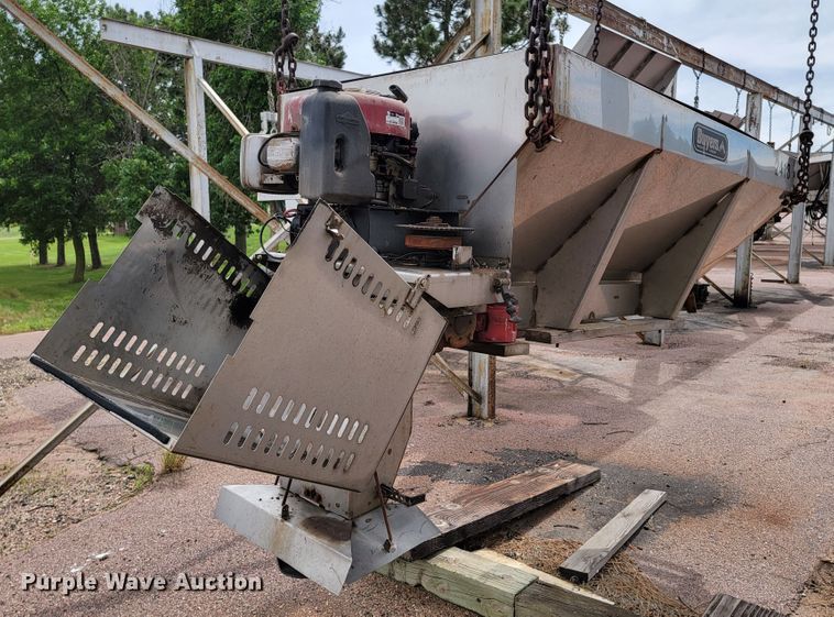 image for item JG9854 2006 Buyers  spreader