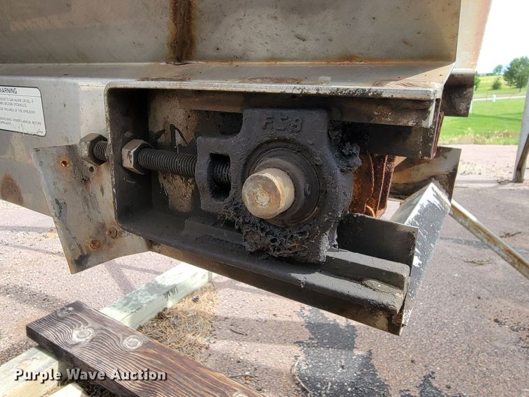 image for item JG9854 2006 Buyers  spreader