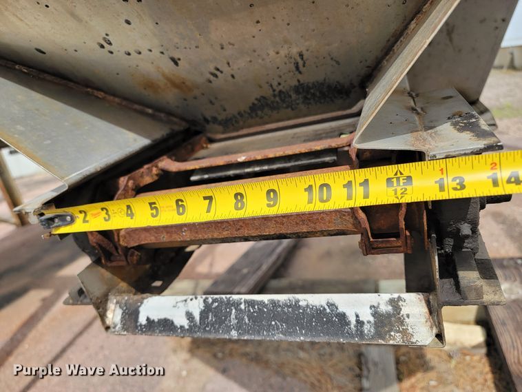 image for item JG9854 2006 Buyers  spreader