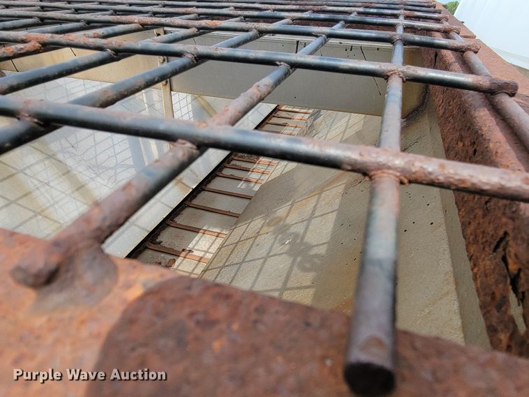 image for item JG9854 2006 Buyers  spreader