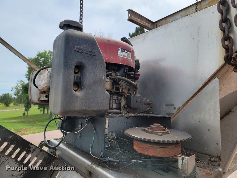 image for item JG9854 2006 Buyers  spreader