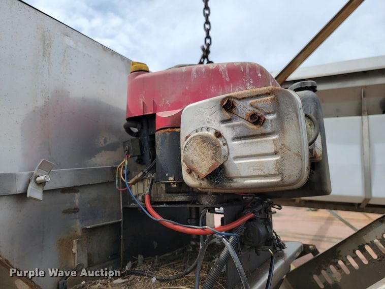 image for item JG9854 2006 Buyers  spreader