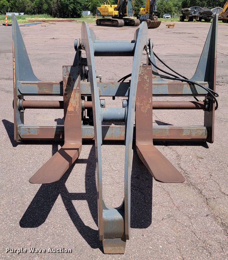 image for item JG9859 2004 JRB 724J  grapple forks