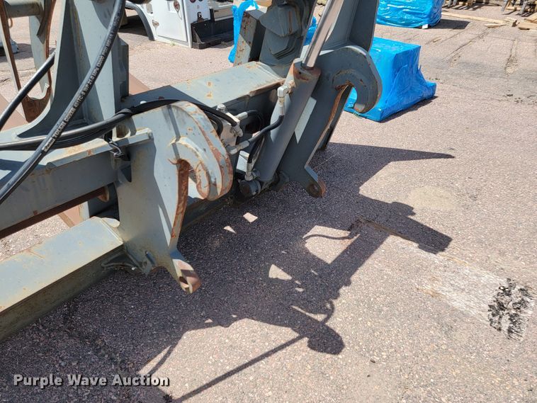 image for item JG9859 2004 JRB 724J  grapple forks