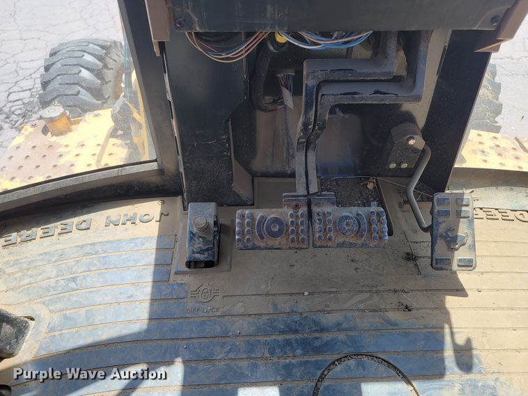 image for item JG9860 2000 John Deere 310SE  backhoe