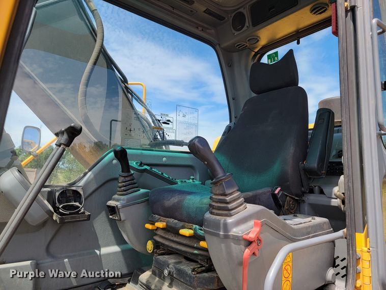 image for item JG9861 2005 Volvo EC210BLC  excavator