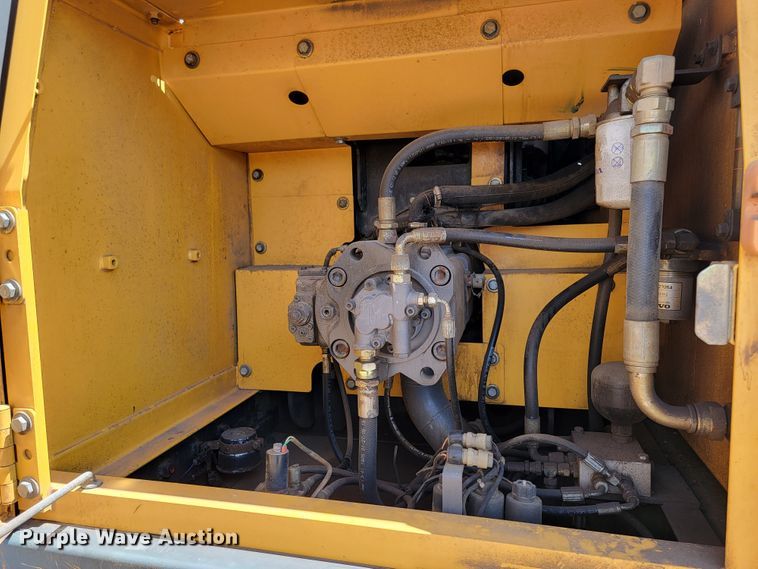 image for item JG9861 2005 Volvo EC210BLC  excavator