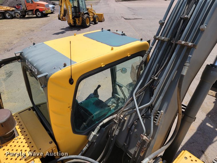 image for item JG9861 2005 Volvo EC210BLC  excavator