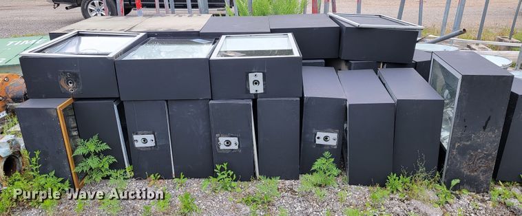 image for item JL9371 Approximately 30 Sportsvision tennis court lights