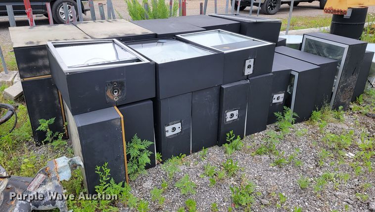 image for item JL9371 Approximately 30 Sportsvision tennis court lights