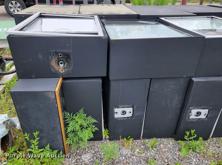 image for item JL9371 Approximately 30 Sportsvision tennis court lights