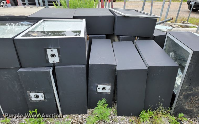 image for item JL9371 Approximately 30 Sportsvision tennis court lights