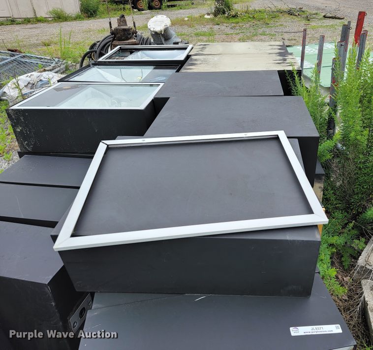 image for item JL9371 Approximately 30 Sportsvision tennis court lights