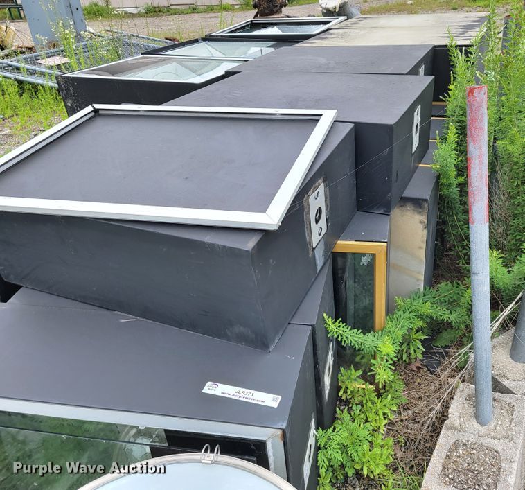 image for item JL9371 Approximately 30 Sportsvision tennis court lights