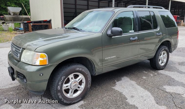 image for item JL9372 2004 Ford Explorer XLT  SUV