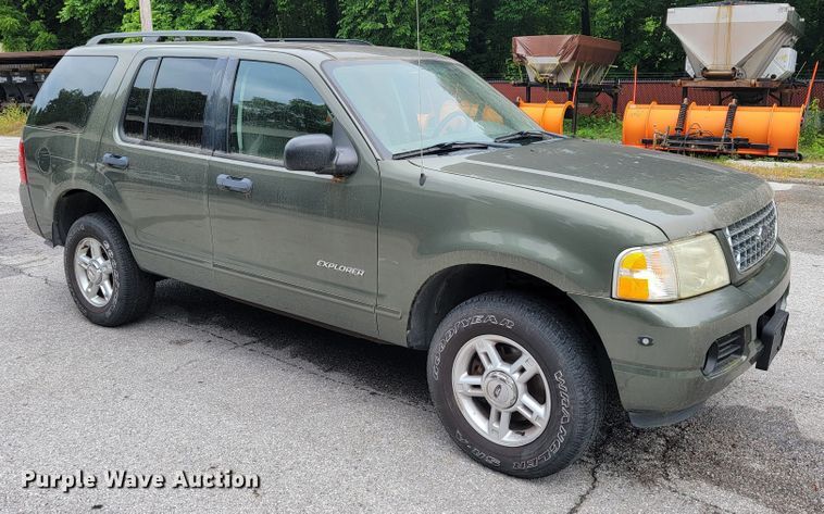 image for item JL9372 2004 Ford Explorer XLT  SUV