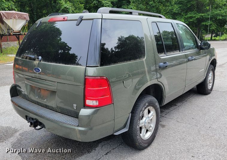 image for item JL9372 2004 Ford Explorer XLT  SUV