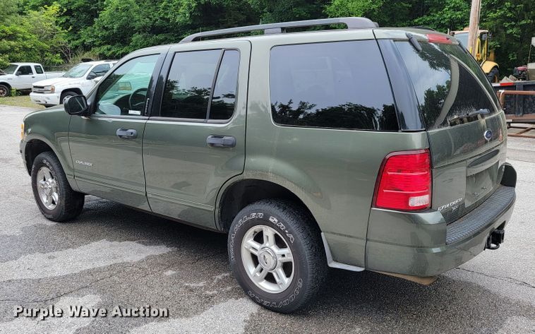image for item JL9372 2004 Ford Explorer XLT  SUV
