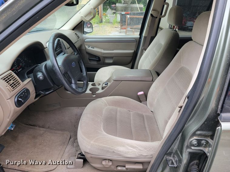 image for item JL9372 2004 Ford Explorer XLT  SUV