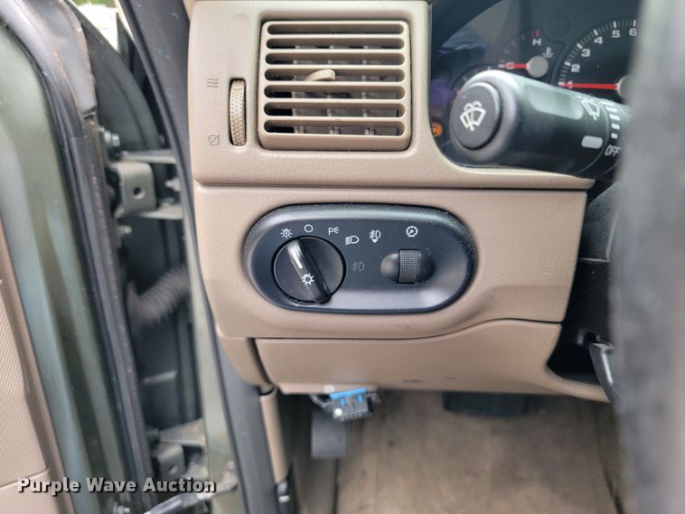 image for item JL9372 2004 Ford Explorer XLT  SUV