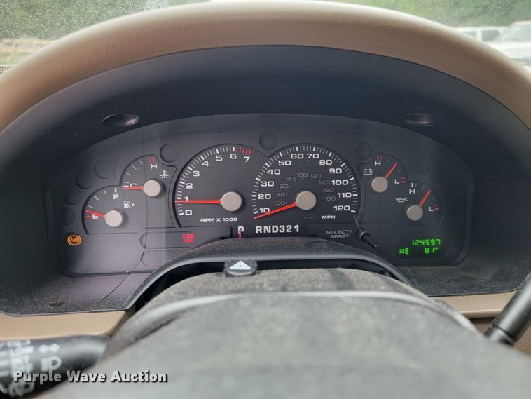 image for item JL9372 2004 Ford Explorer XLT  SUV