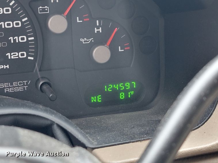 image for item JL9372 2004 Ford Explorer XLT  SUV