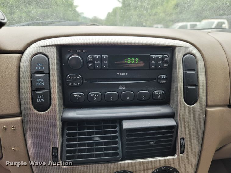 image for item JL9372 2004 Ford Explorer XLT  SUV