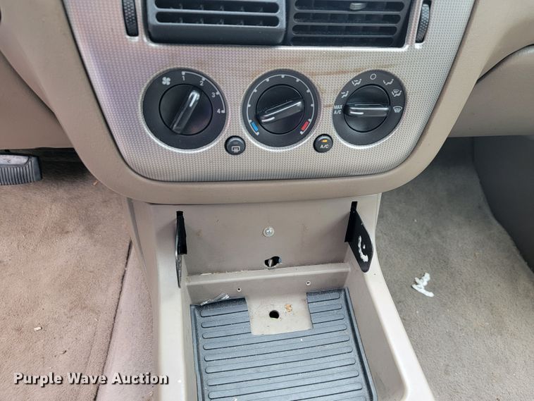 image for item JL9372 2004 Ford Explorer XLT  SUV