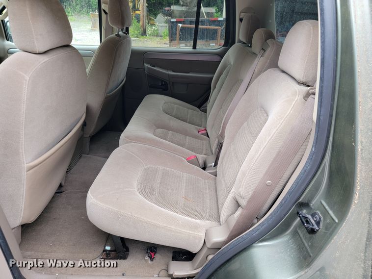 image for item JL9372 2004 Ford Explorer XLT  SUV