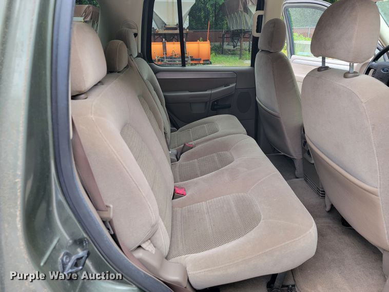 image for item JL9372 2004 Ford Explorer XLT  SUV