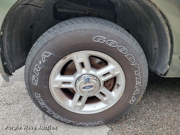 image for item JL9372 2004 Ford Explorer XLT  SUV