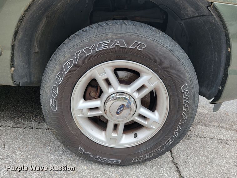 image for item JL9372 2004 Ford Explorer XLT  SUV