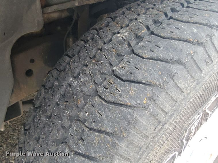 image for item JL9372 2004 Ford Explorer XLT  SUV