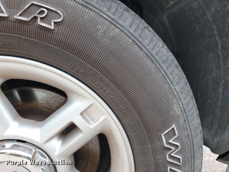 image for item JL9372 2004 Ford Explorer XLT  SUV