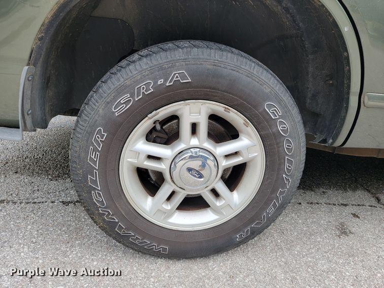 image for item JL9372 2004 Ford Explorer XLT  SUV