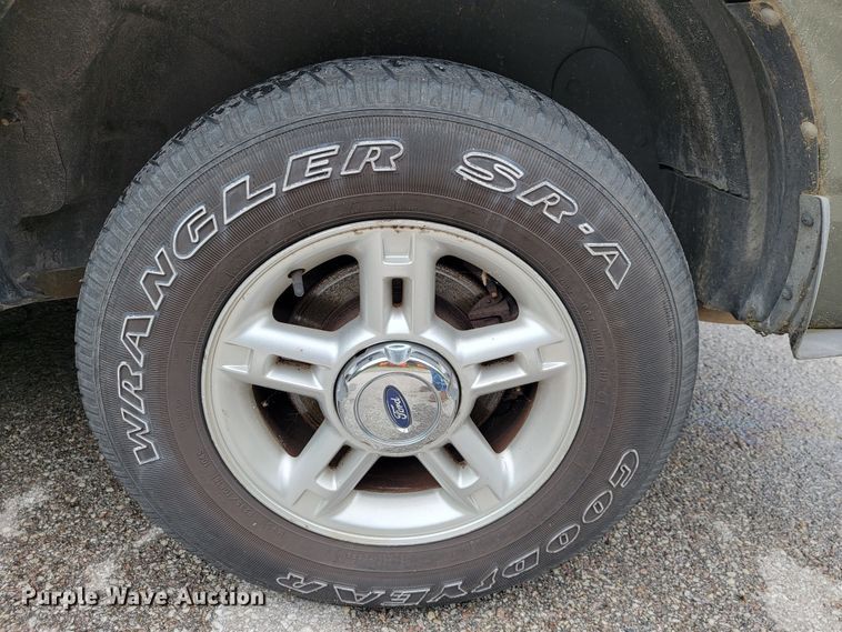 image for item JL9372 2004 Ford Explorer XLT  SUV